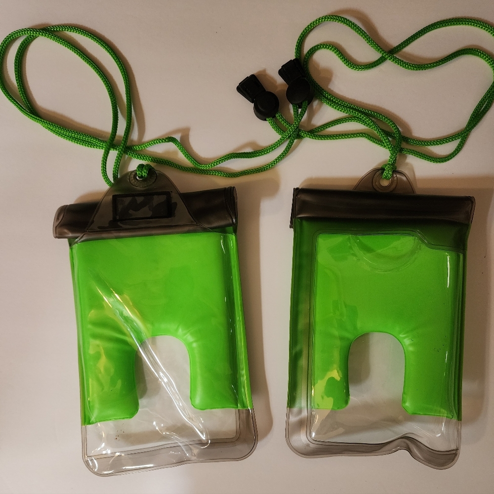 Waterproof Green Phone Pouch. Paq. 2
